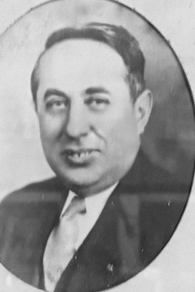Portrait of J. B. Morris, Worshipful Master of King Lodge No. 461, 1915